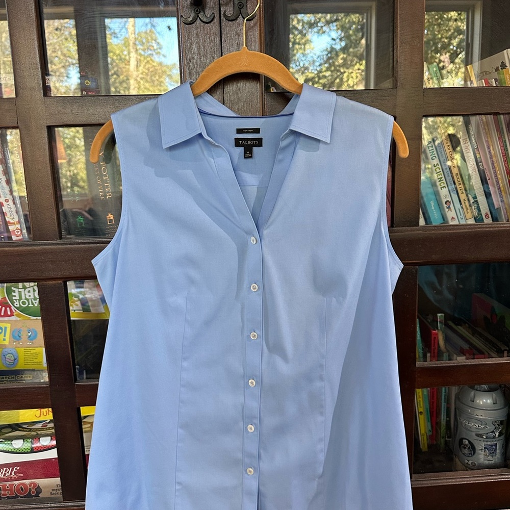 Talbots Women's Light Blue Sleeveless Button Down Shirt